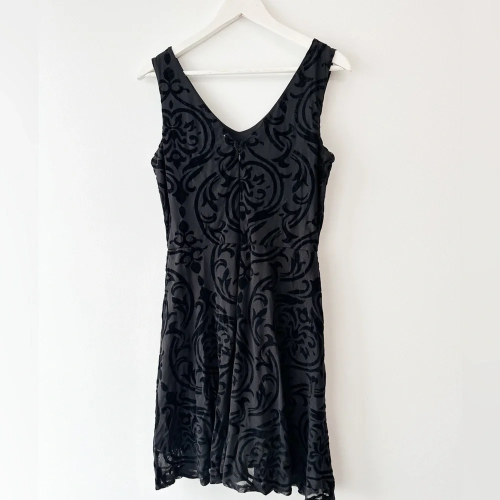Black Sleeveless Knee Length Dress - V-Neck - Velvet Pattern Detail -Size:Medium - Picture 5 of 8
